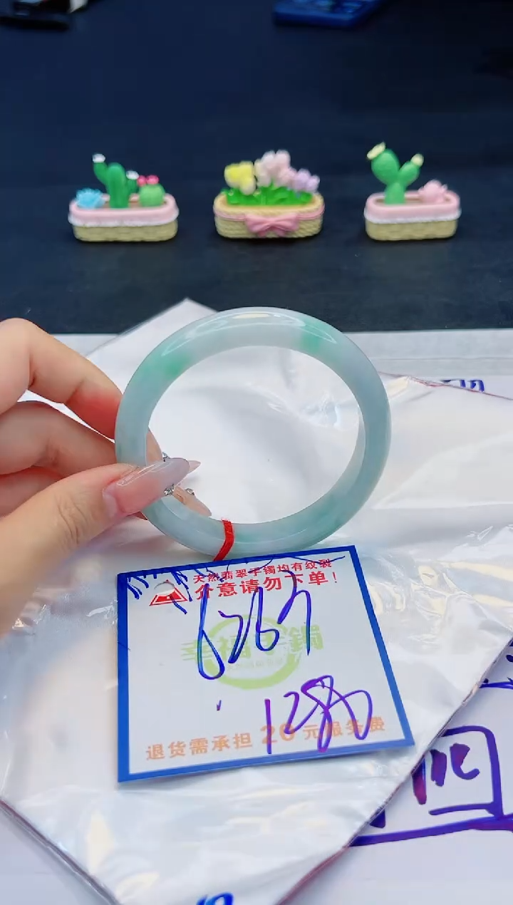 【闪购商品】翡翠手镯未镶嵌，质检证书图片色彩偏黑白