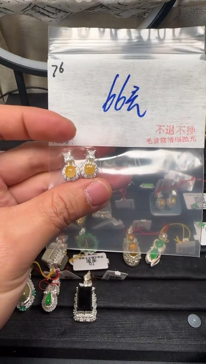 天然A货翡翠铜托耳钉