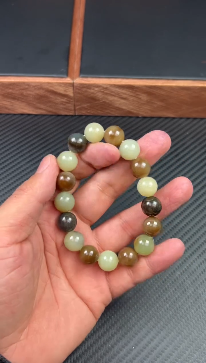 【闪购商品】和田玉手串未镶嵌若羌微色差卡12