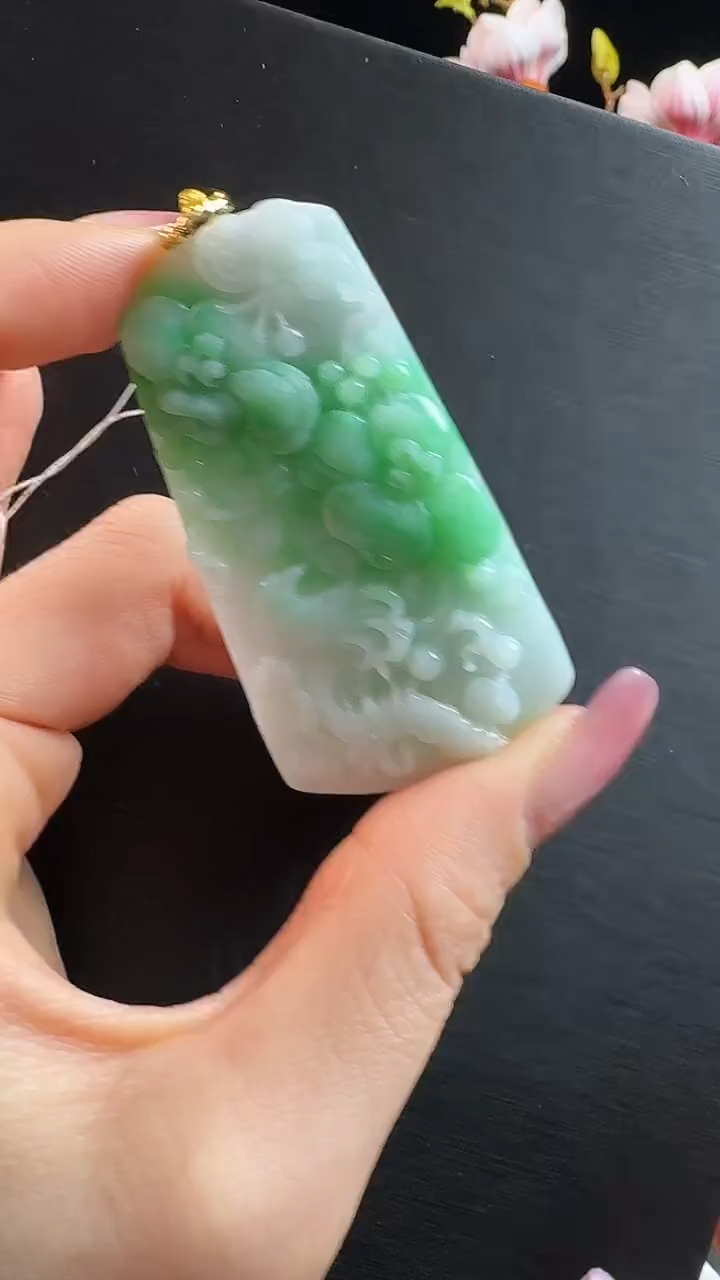 颈饰未镶嵌翡翠蝶恋花