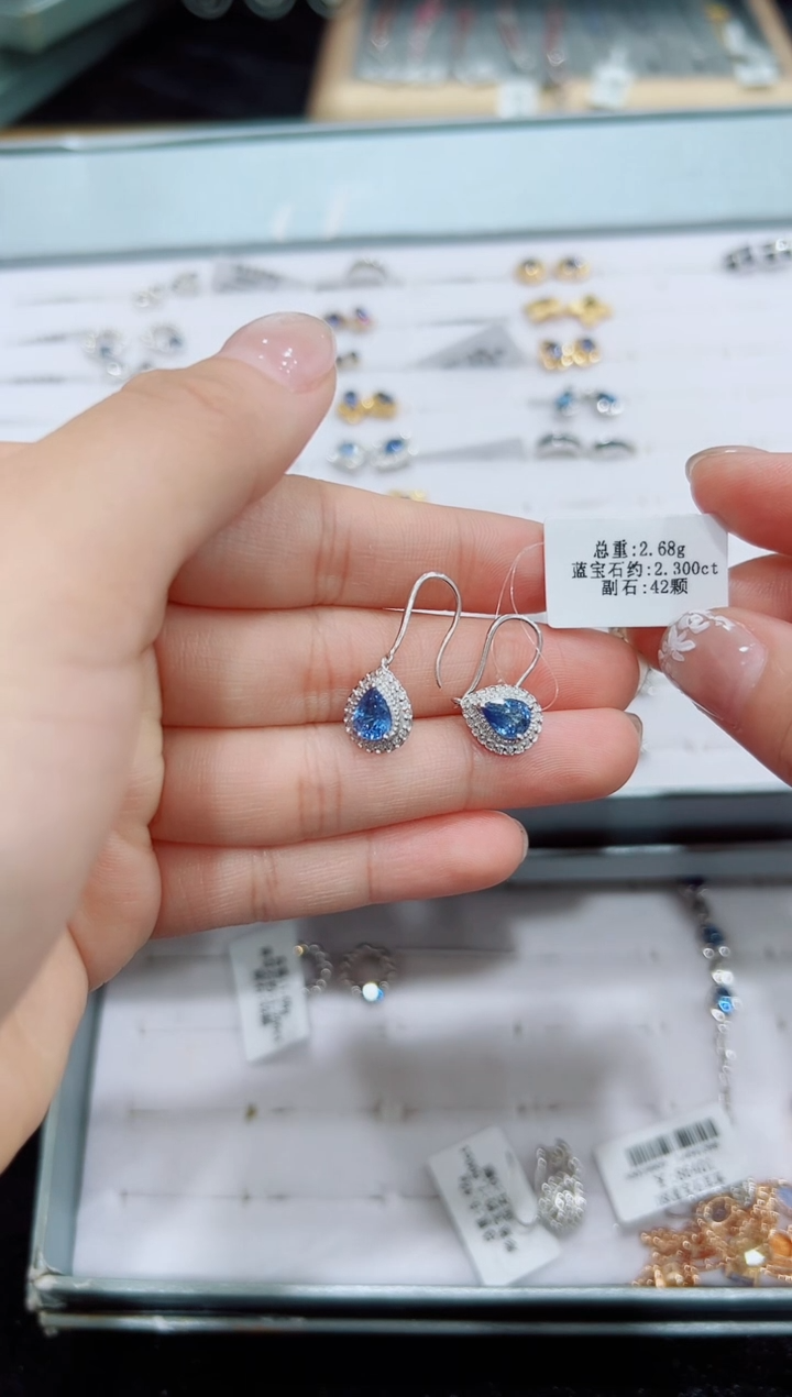 【闪购商品】蓝宝石耳环18K金镶嵌.