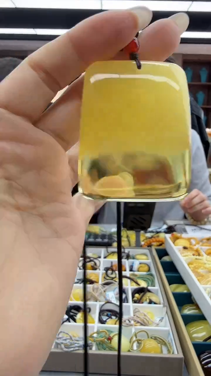 琥珀颈饰未镶嵌201秒拍号 假一罚三 