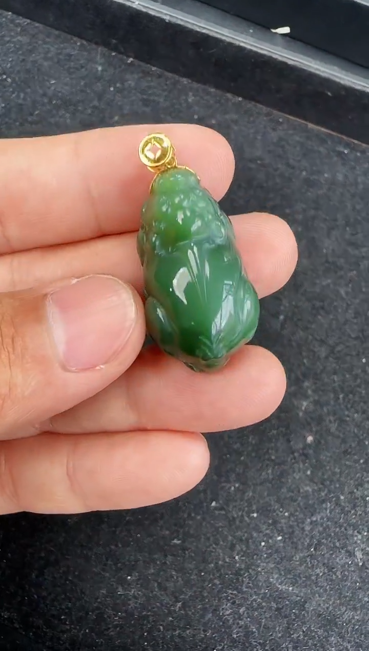 和田玉18K金镶嵌颈饰貔貅