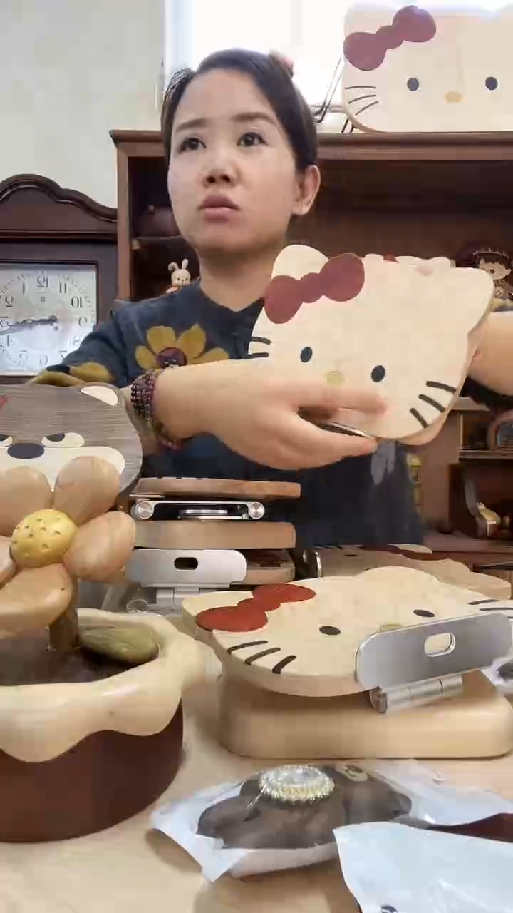 木凯蒂猫支架 编号736 瑕疵