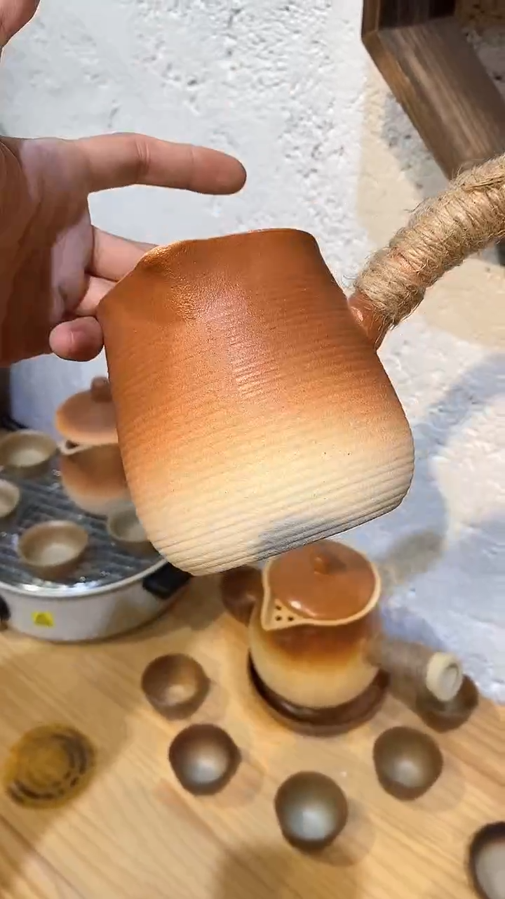 【闪购商品】550ml弯把罐罐壶   嘻嘻嘻