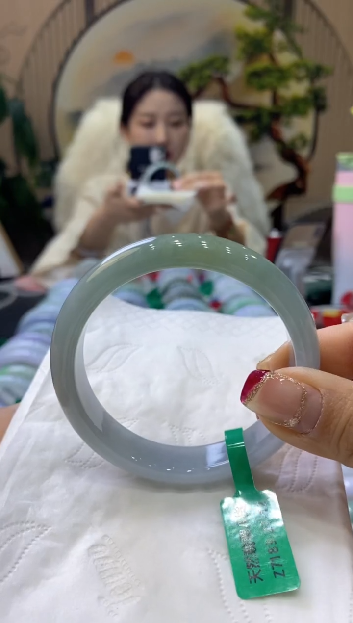 【闪购商品】翡翠手镯未镶嵌99903583