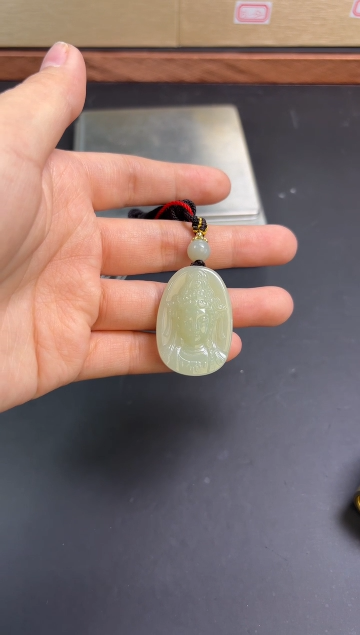 【闪购商品】和田玉吊坠(赠链)未镶嵌且末微色差近矿吊坠