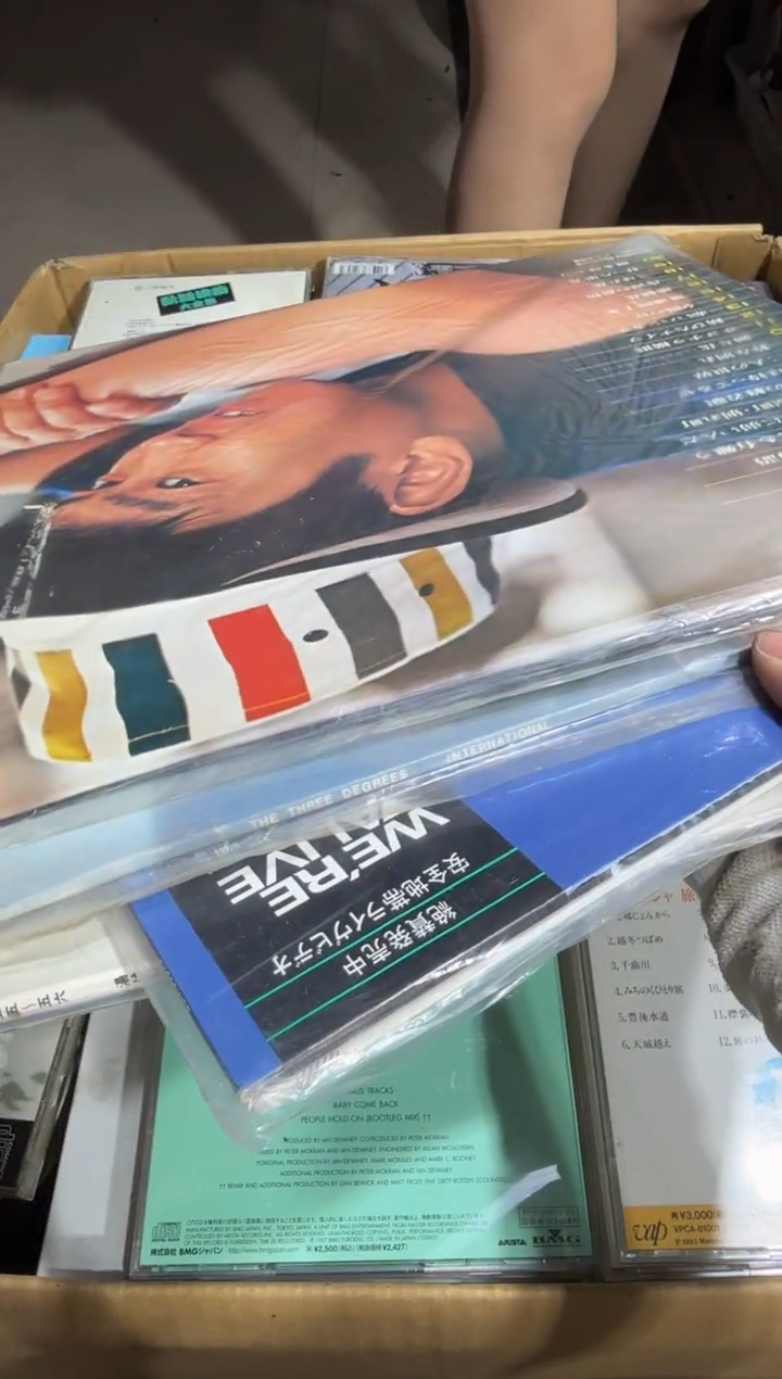 8新欢**谷 729   中古商品，瑕疵品，不保好坏。