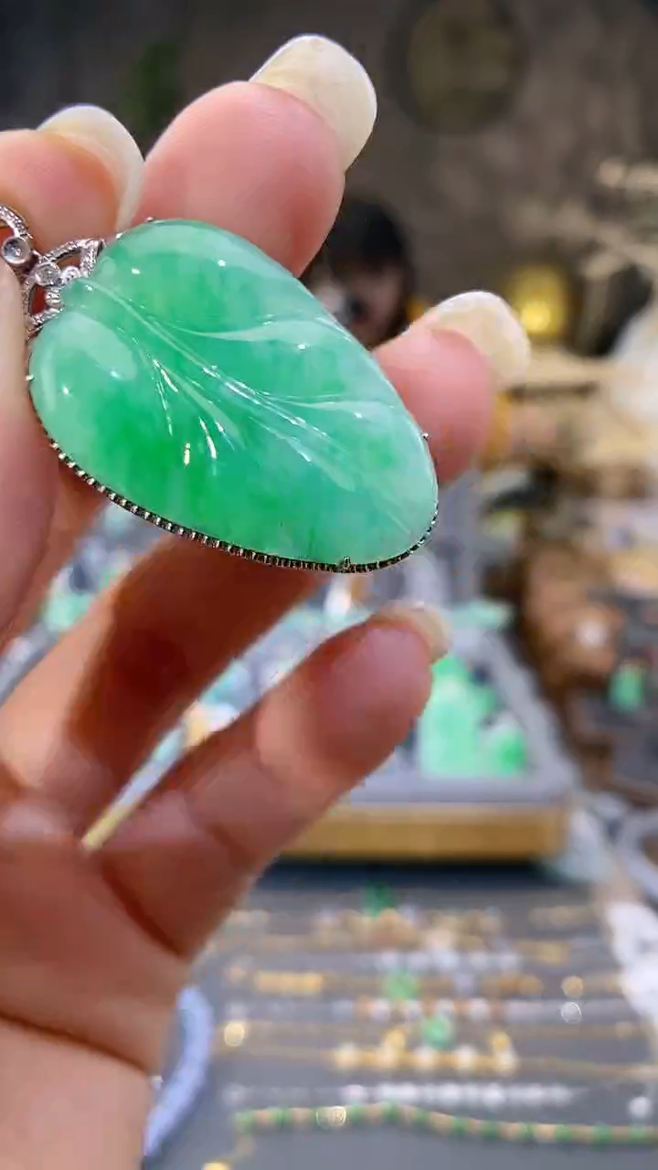 吊坠(不含链)18K金镶嵌翡翠叶子