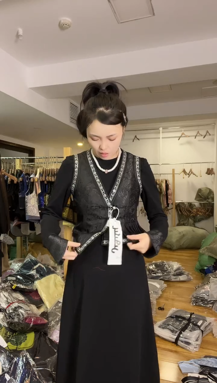 M码       90-105斤  马甲