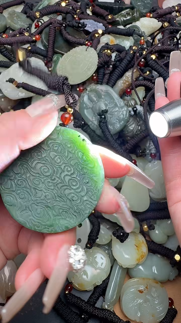 【闪购商品】和田玉颈饰未镶嵌多样性发货随机发 随形