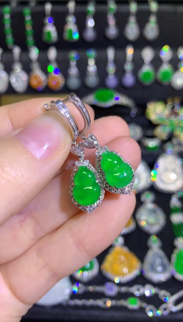 【闪购商品】翡翠耳饰18K金镶嵌高冰满绿正阳绿葫芦