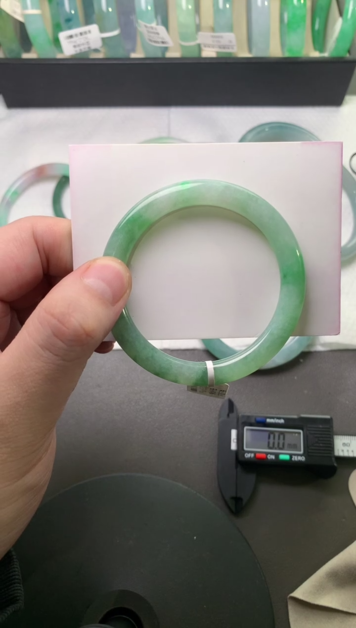 未镶嵌手镯（圆镯）翡翠52*7.5*8.0