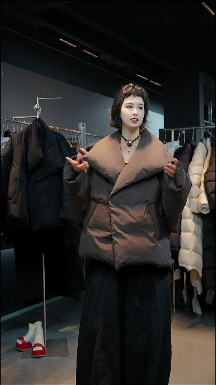 咖色羽绒外套咖色羽绒外套