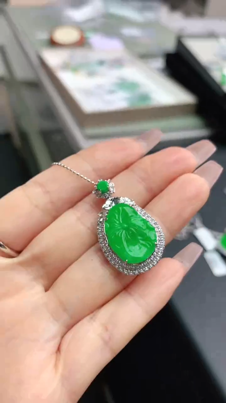 【闪购商品】翡翠颈饰18K金镶嵌赠礼盒证书