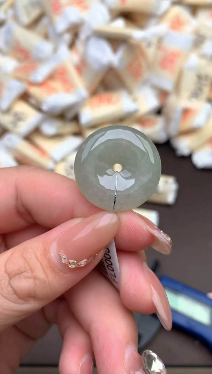 【闪购商品】翡翠未镶嵌颈饰—