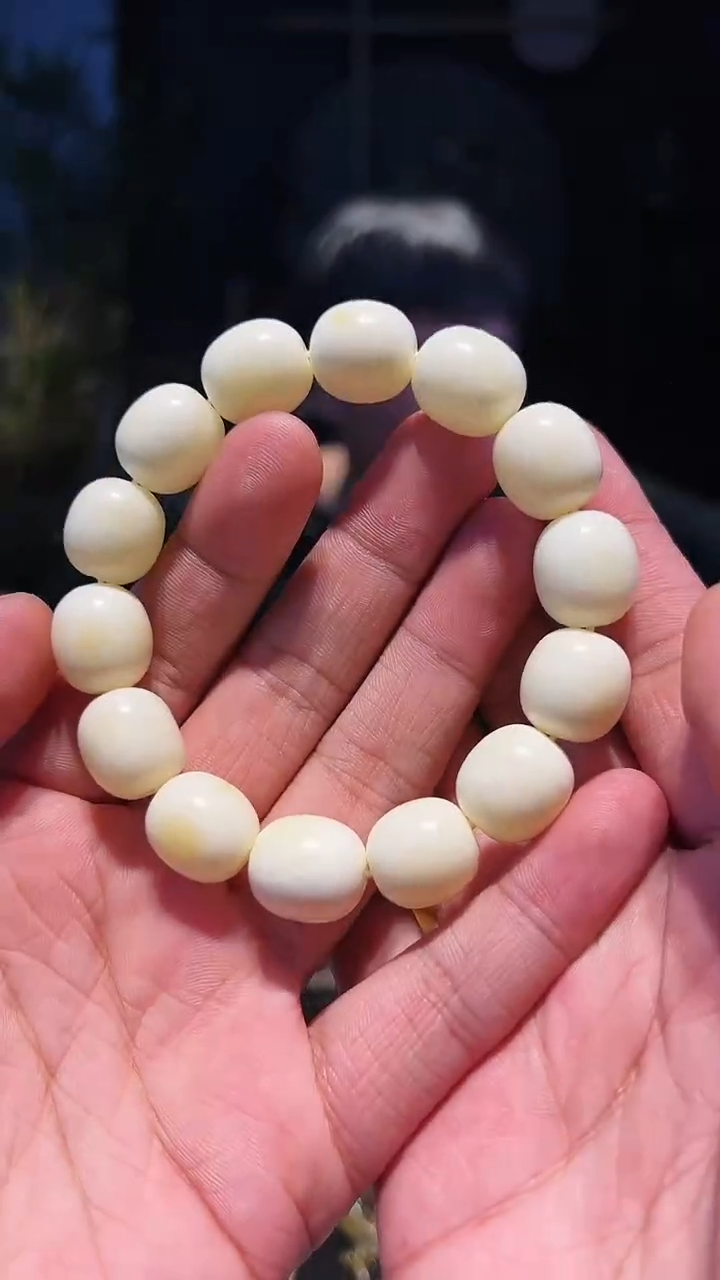 【闪购商品】蜜蜡手串未镶嵌13+(枣瓷白)