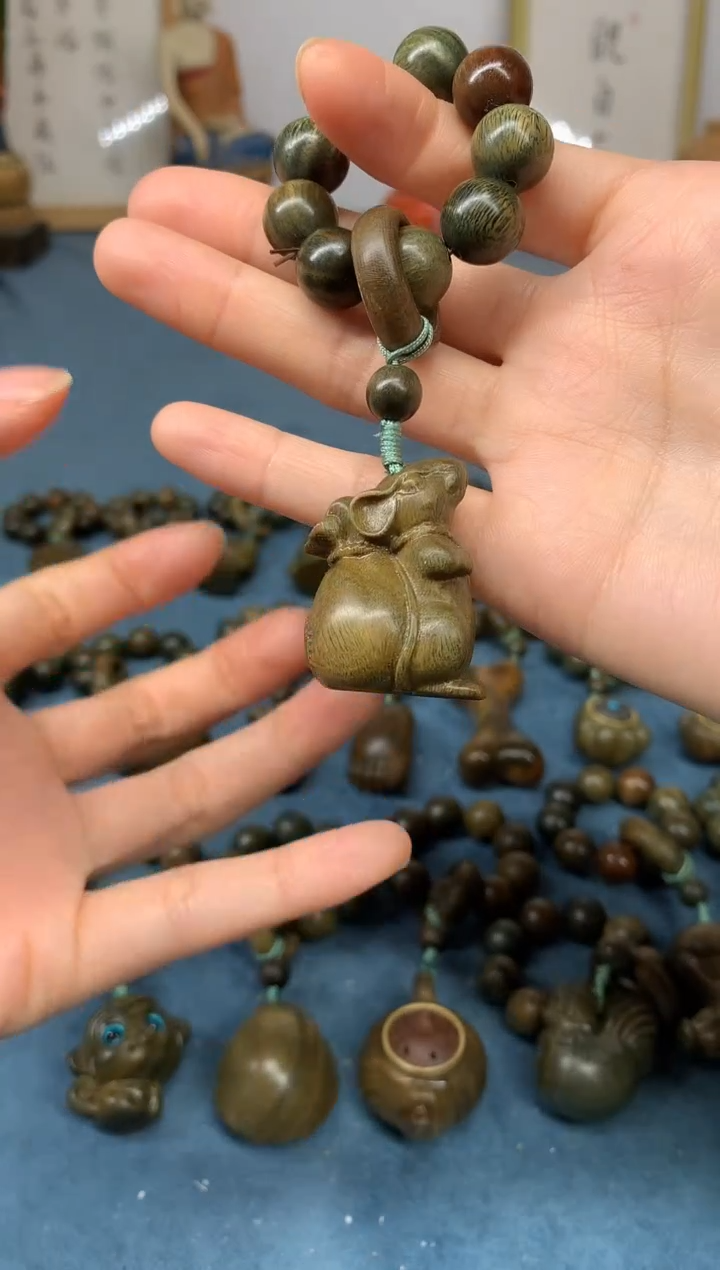 【闪购商品】维腊木（绿檀）把件代代鼠钱 盘玩件