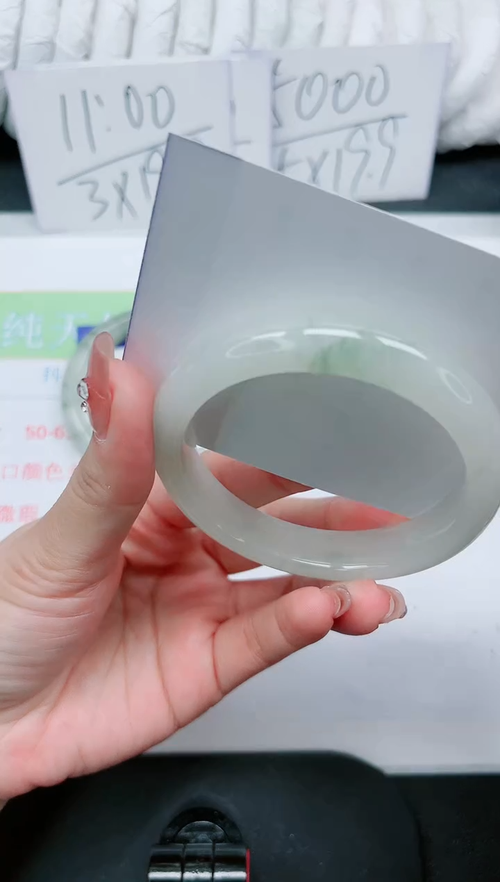 【闪购商品】石英质玉手镯未镶嵌63