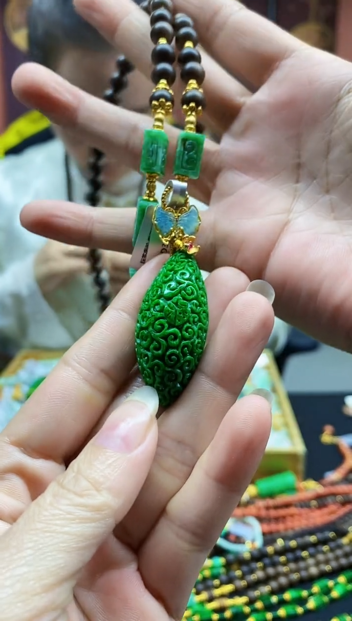 颈饰未镶嵌翡翠吊坠