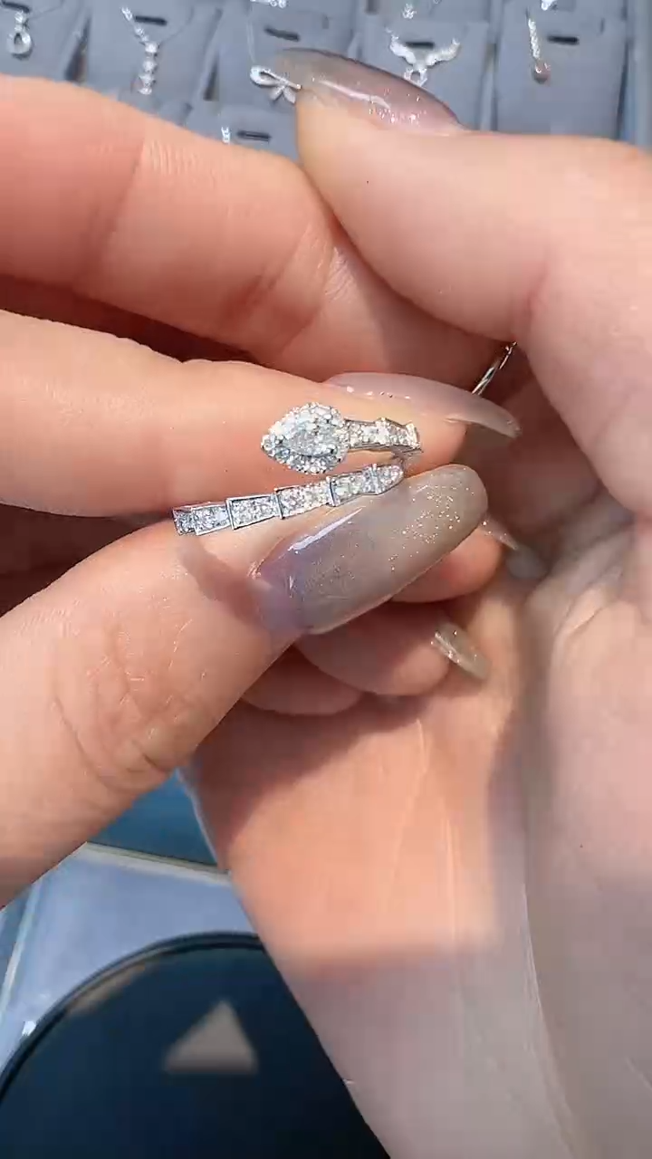 【闪购商品】钻石戒指/指环18K金镶嵌戒指