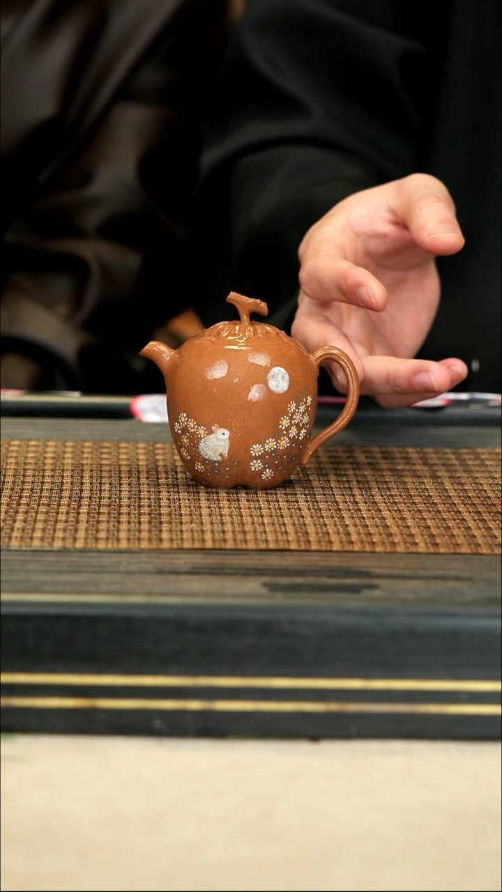 【闪购商品】紫砂茶壶LZY109柿子 望月兔