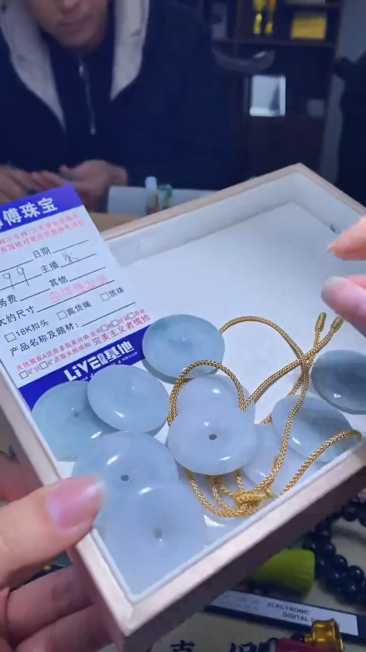 颈饰未镶嵌翡翠多样性发其一