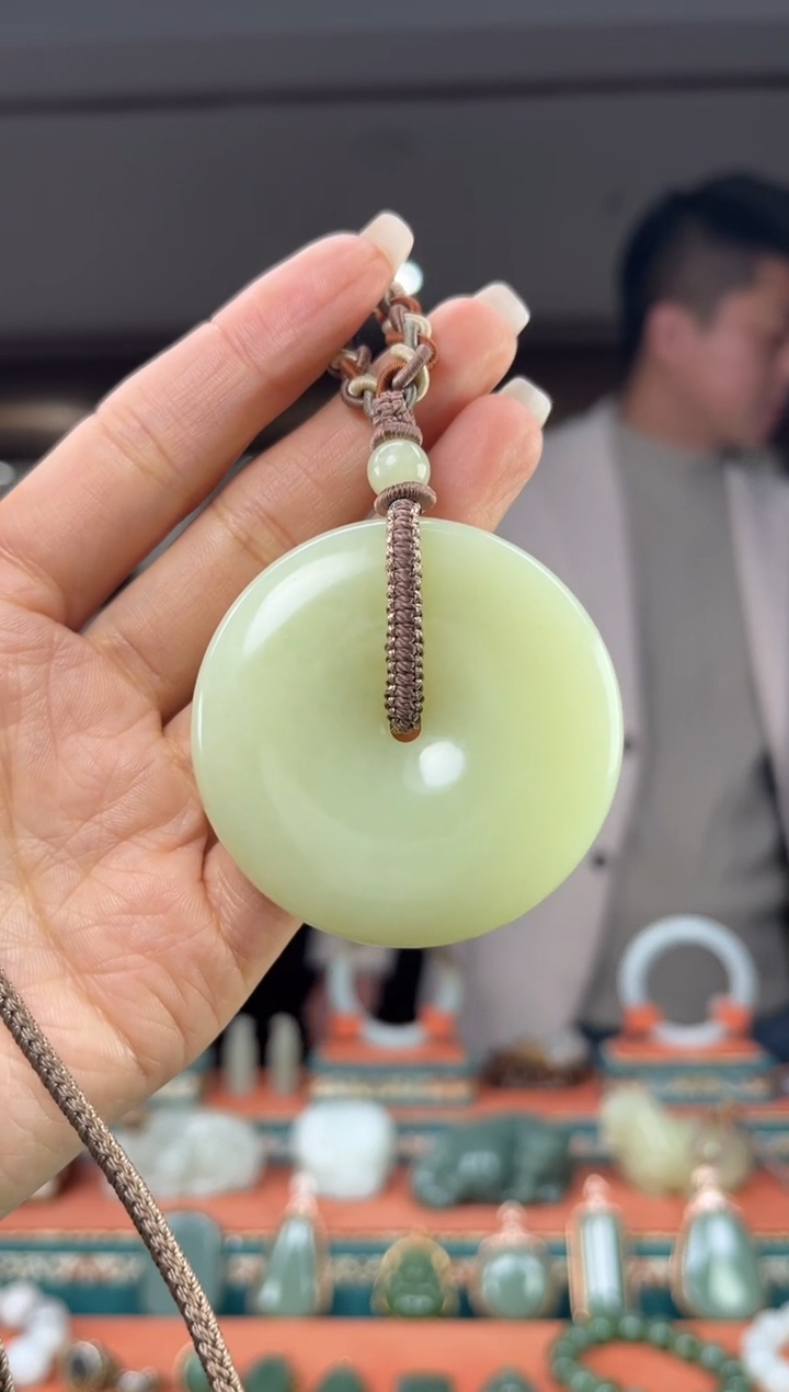 颈饰未镶嵌和田玉佩佩