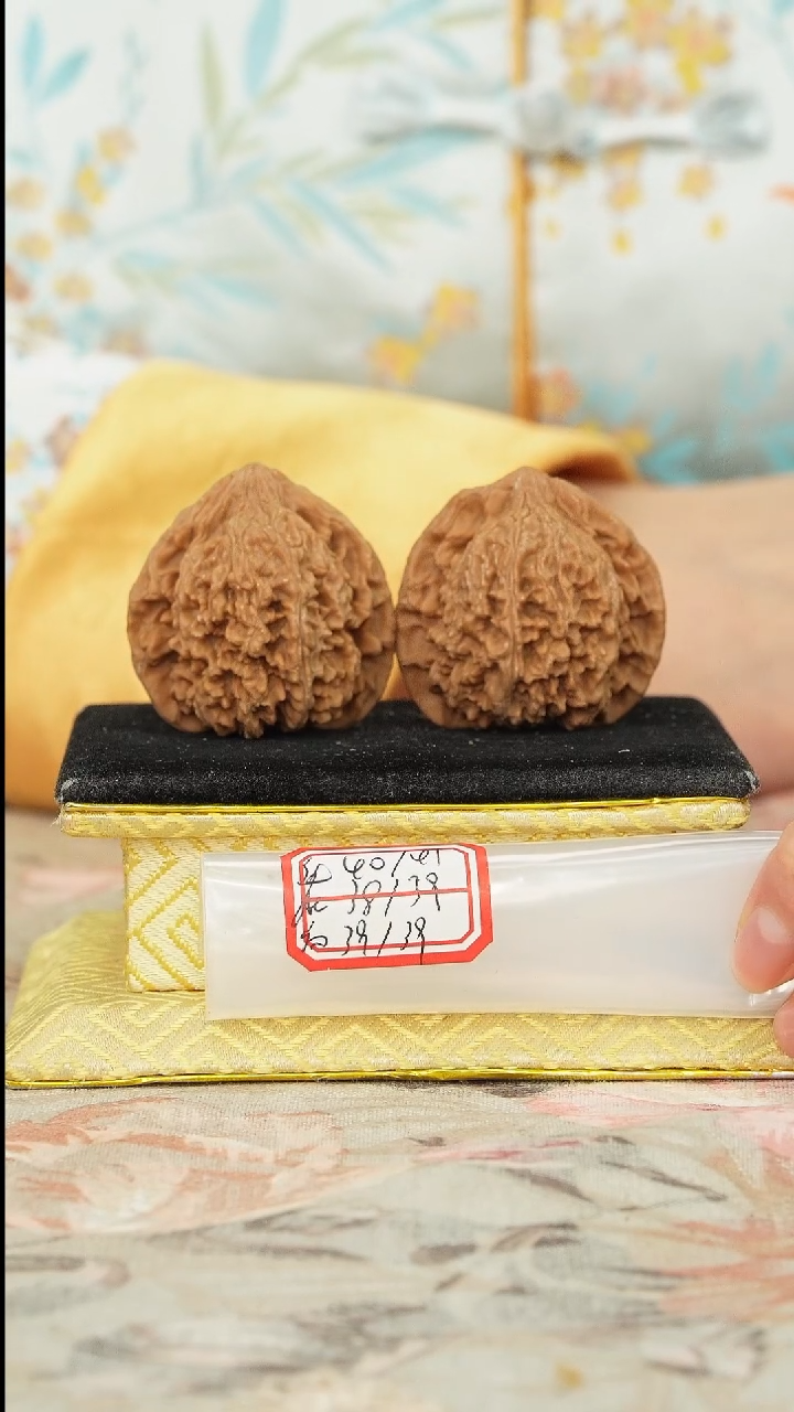 【闪购商品】文玩核桃把件满天星
