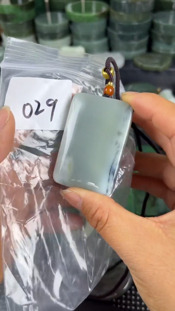 和田玉未镶嵌珠宝半成品牌子