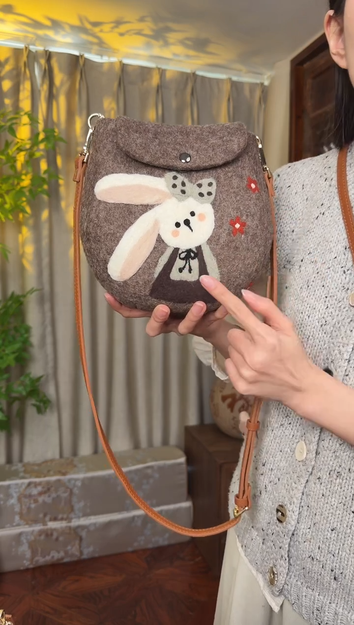 羊毛非遗羊毛毡包 蛋蛋包三花兔
