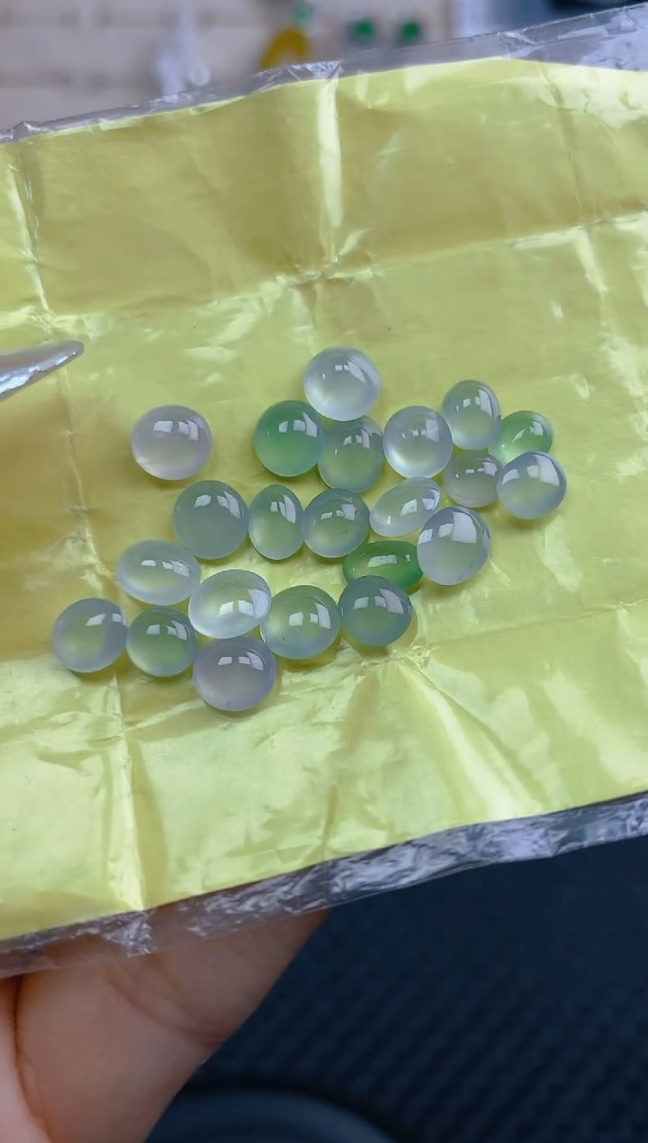 定制翡翠未镶嵌天然翡翠蛋面95