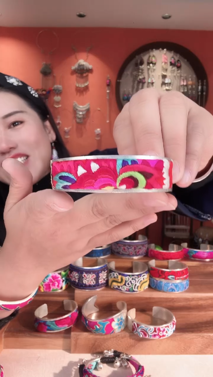 织绣手工苗银苗绣刺绣手镯26