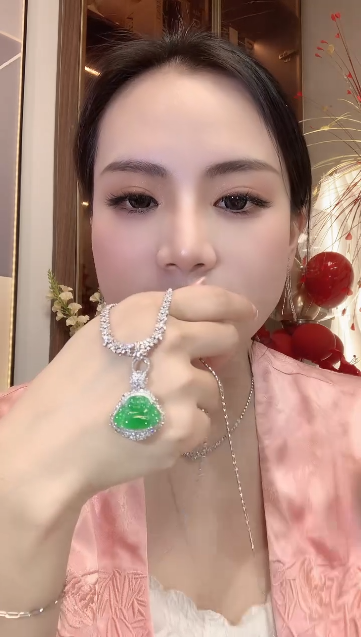 【闪购商品】翡翠吊坠(不含链)18K金镶嵌C16