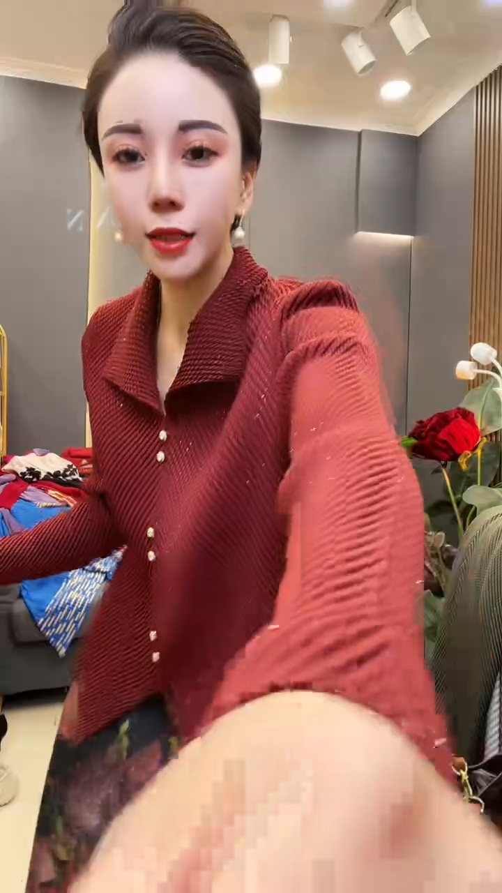 聚酯纤维（涤纶）红色翻领衫