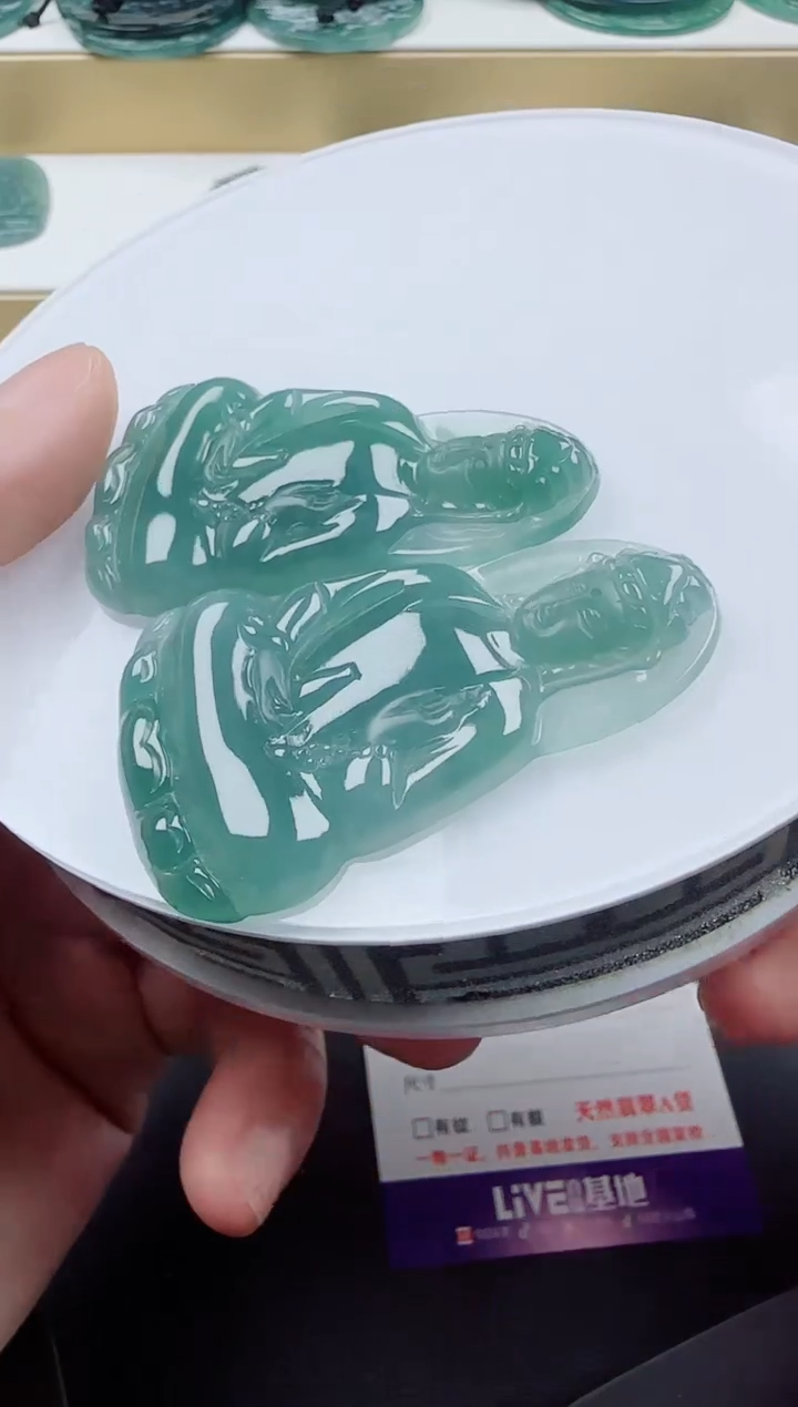 翡翠未镶嵌颈饰素衣多样性发货随机一件发货