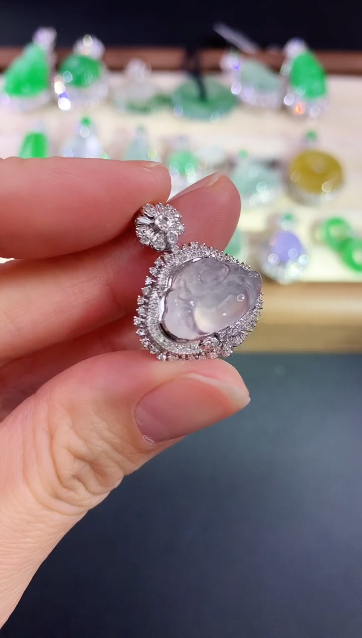 吊坠(不含链)18K金镶嵌翡翠199|6800