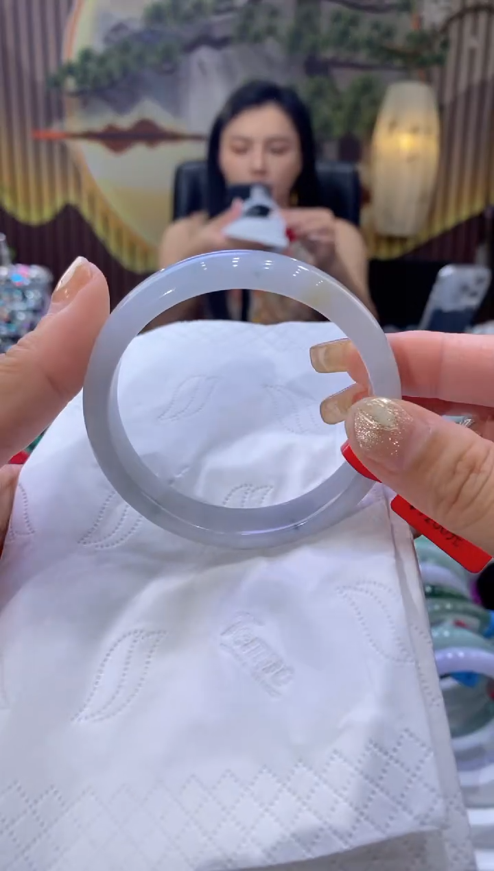 翡翠手镯未镶嵌多人05146