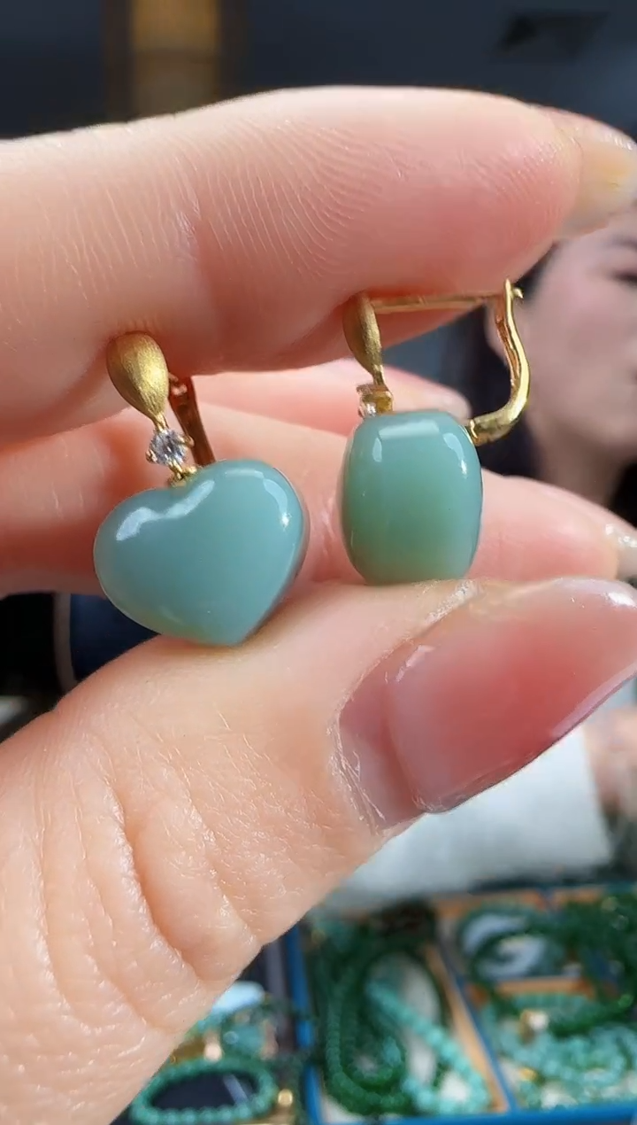 18K金镶嵌和田玉耳饰1