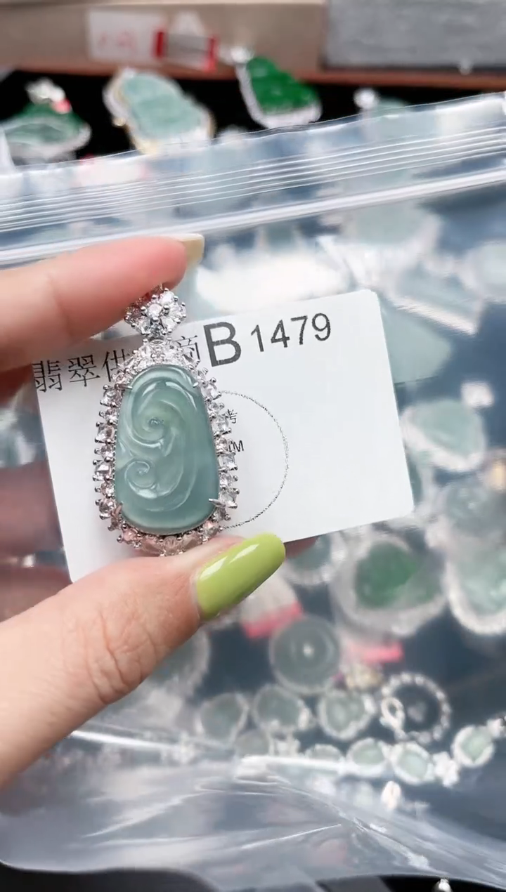 【闪购商品】翡翠颈饰未镶嵌赠皮绳1479