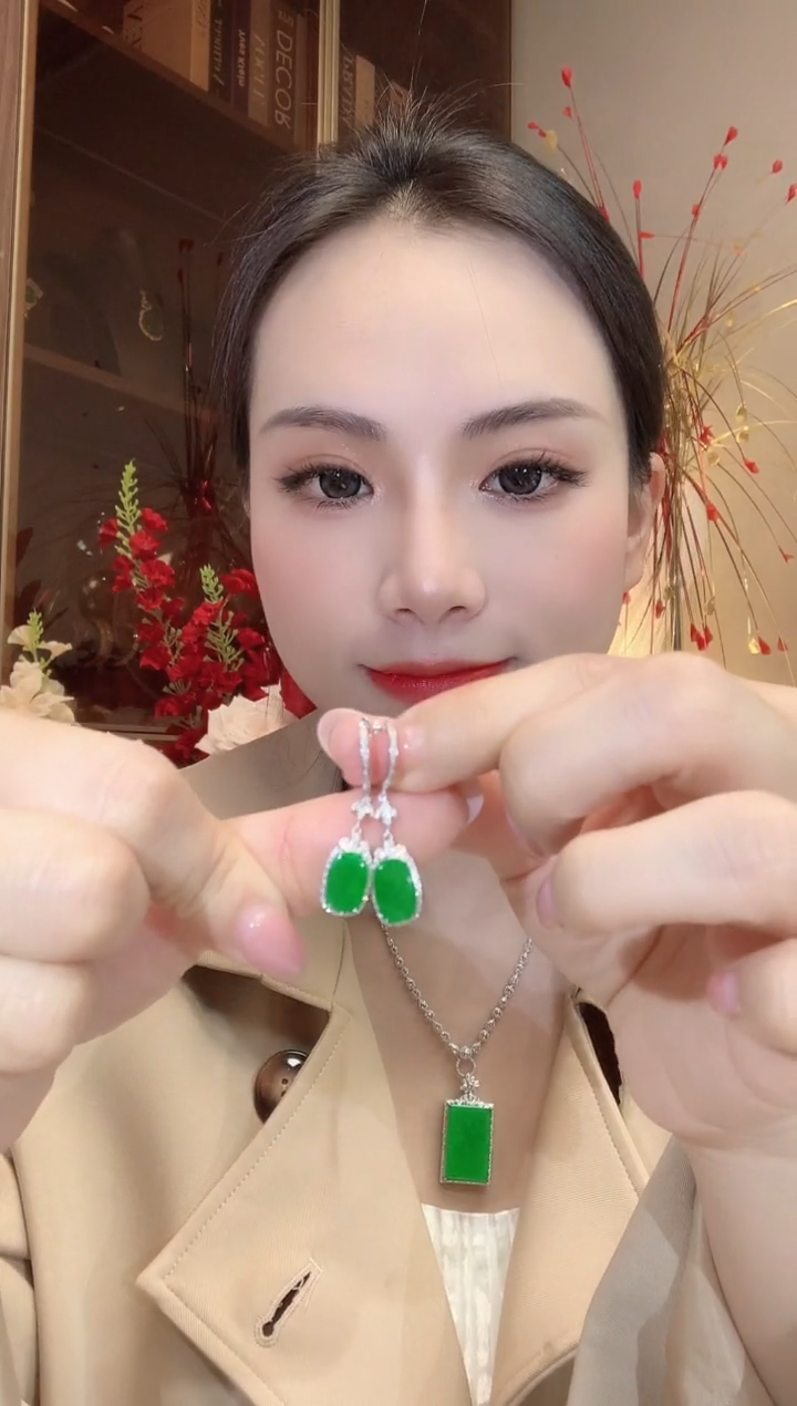 【闪购商品】翡翠耳饰18K金镶嵌A14一对