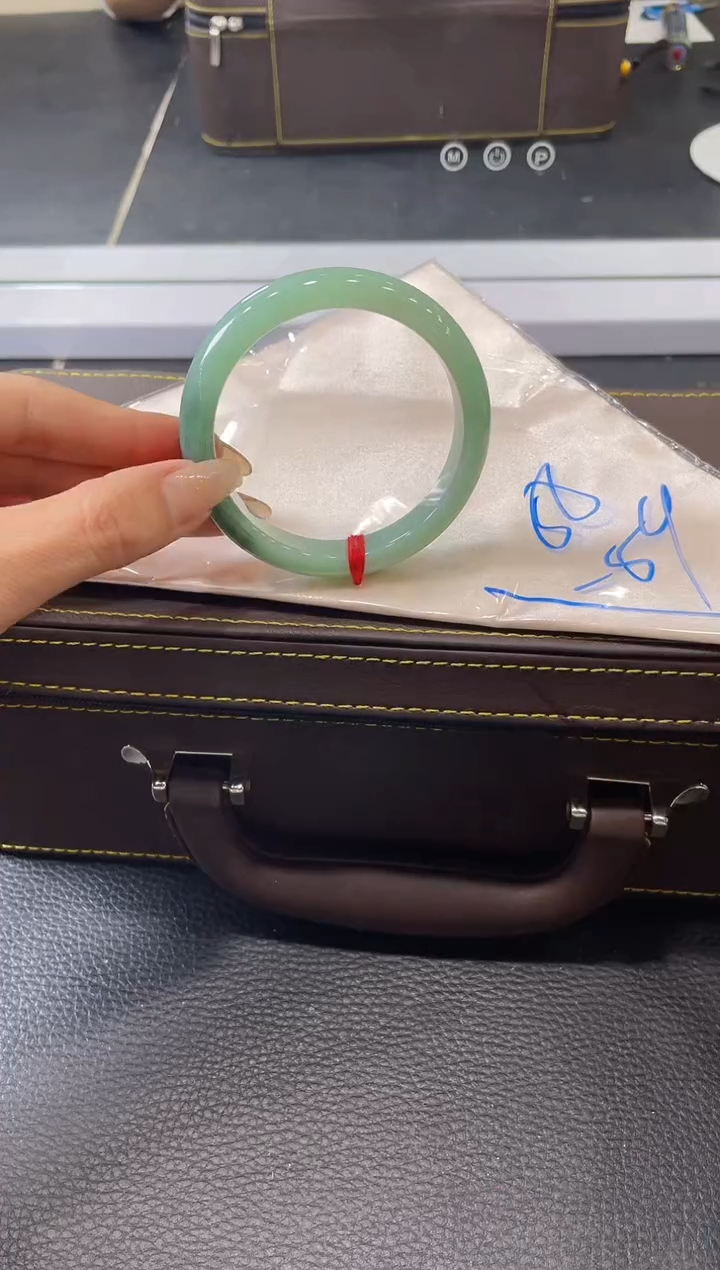 【闪购商品】翡翠手镯未镶嵌手镯