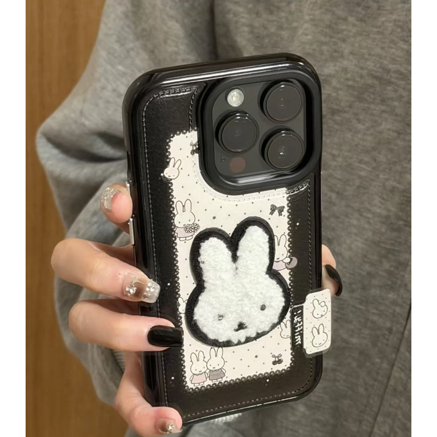 黑白拼色波点毛绒立体米菲兔适用苹果1716promax手机壳iphone1514