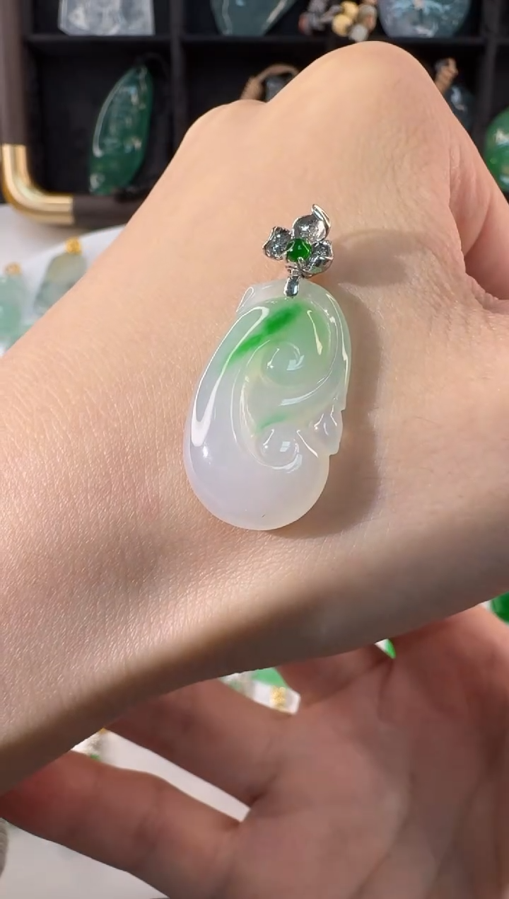 颈饰18K金镶嵌翡翠缅甸A货翡翠