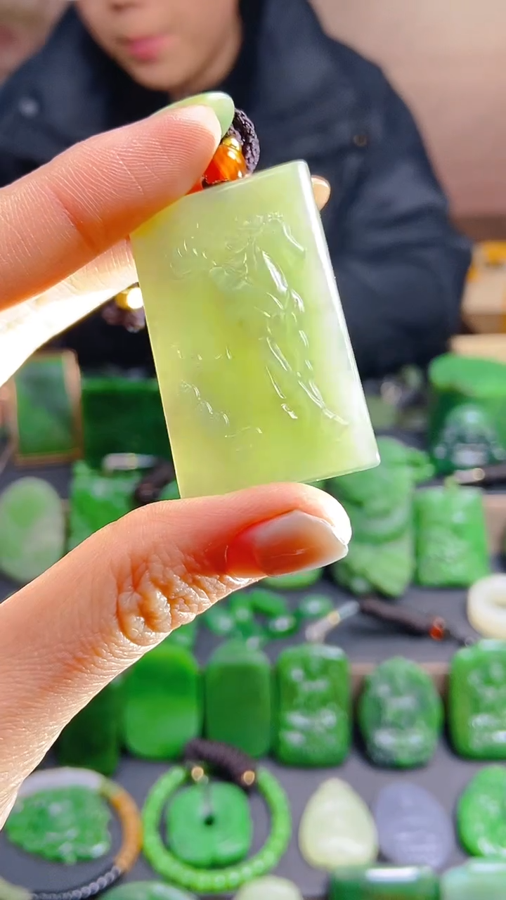 颈饰未镶嵌和田玉1