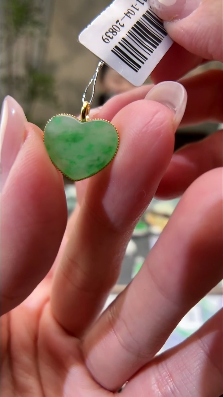 吊坠(赠链)18K金镶嵌翡翠爱心