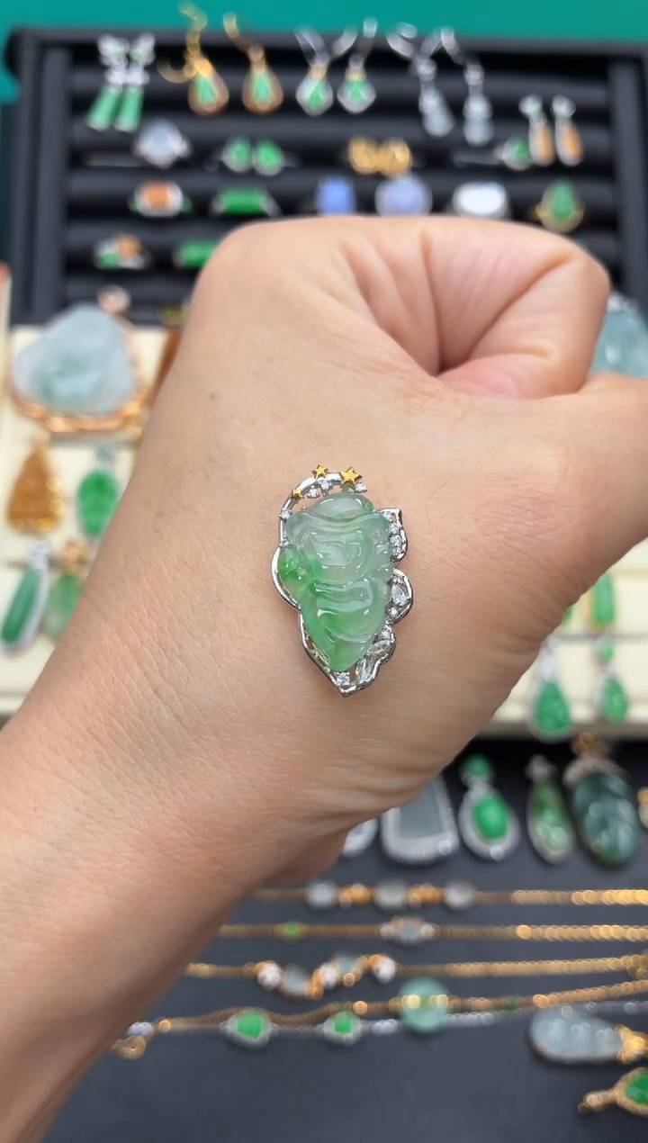 颈饰18K金镶嵌翡翠天然翡翠A货