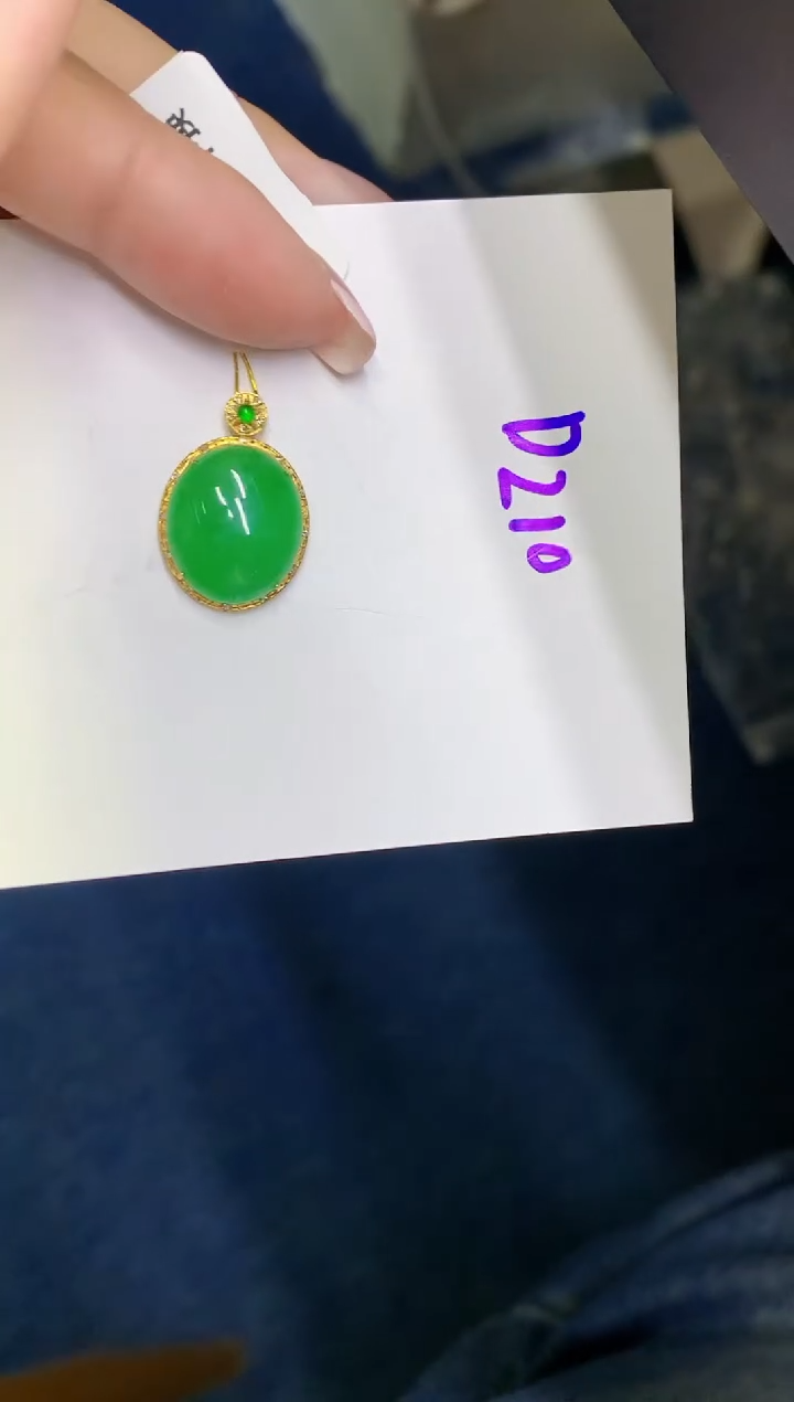 翡翠18K金镶嵌颈饰缅甸天然翡翠A货