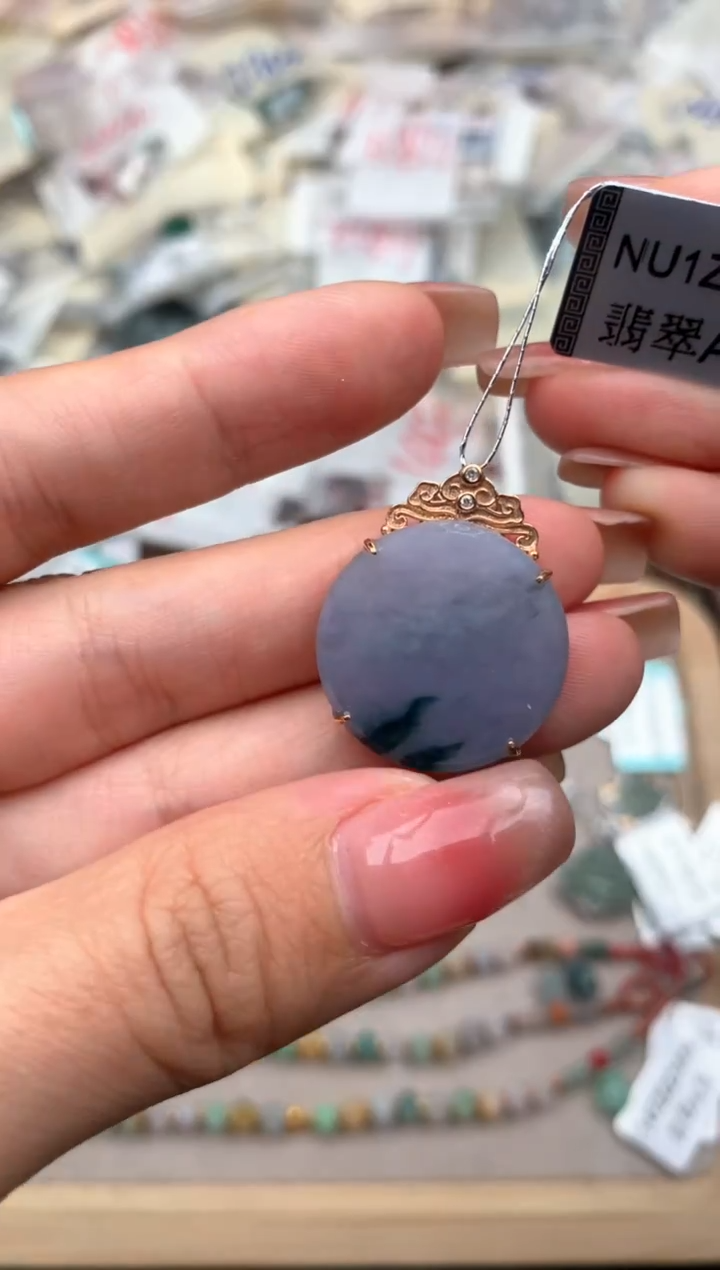 18K金镶嵌挂件翡翠一