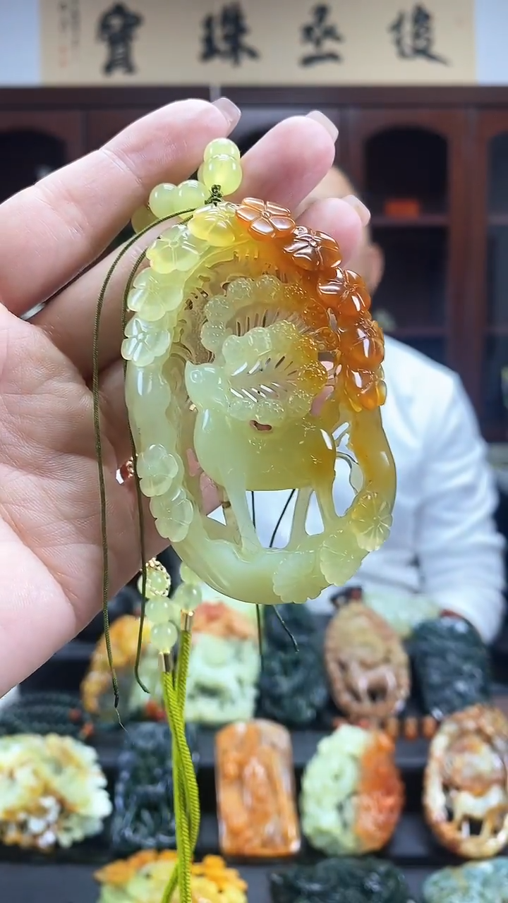 【闪购商品】蛇纹石玉吊坠未镶嵌·